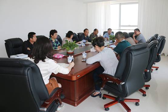 省商務廳副廳長朱小青協同西寧海關、省檢驗檢疫局一行深入企業就保稅物流中心封關運營